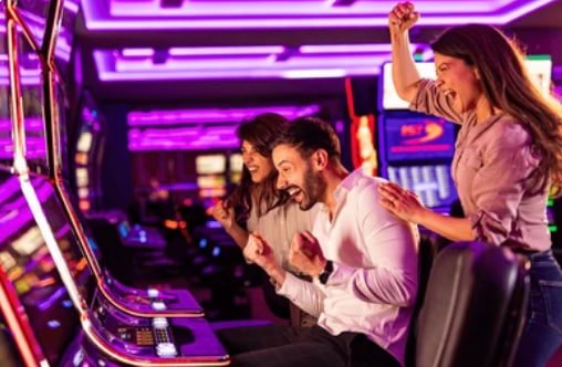 Live casino dealer room interface on betpk22 with baccarat and roulette options